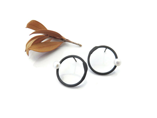 Earrings Circles with Pearls in Oxidized Silver