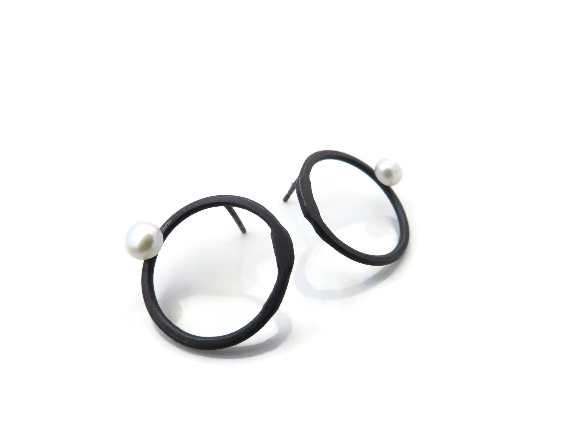 Earrings Circles with Pearls in Oxidized Silver