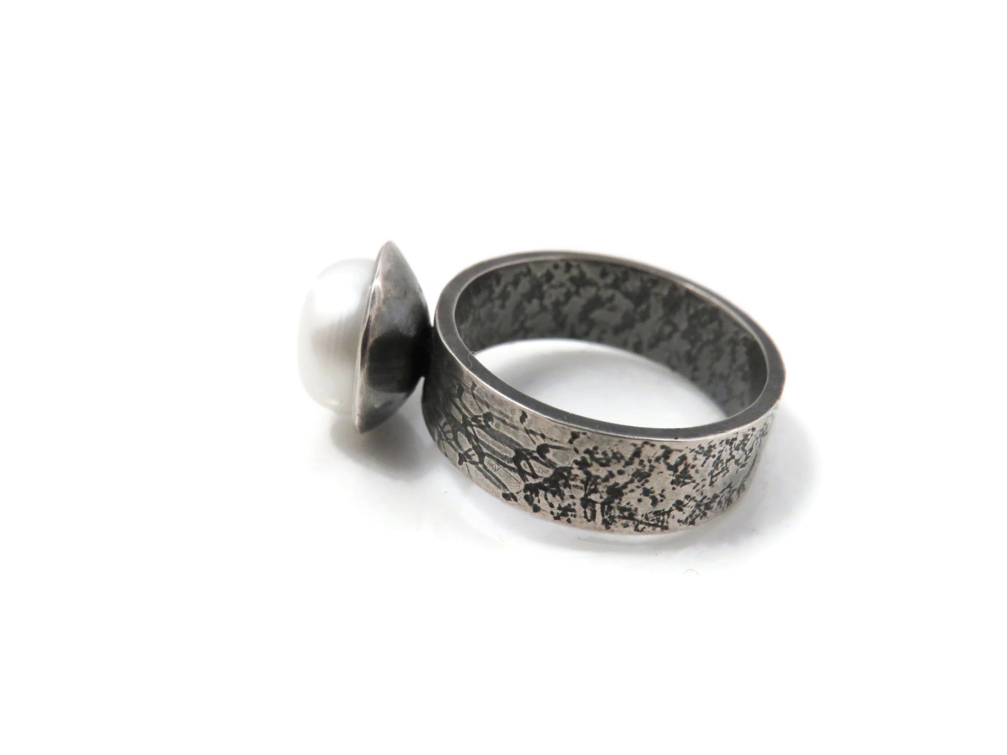 Engraved Silver Pearl Ring - KimyaJoyas