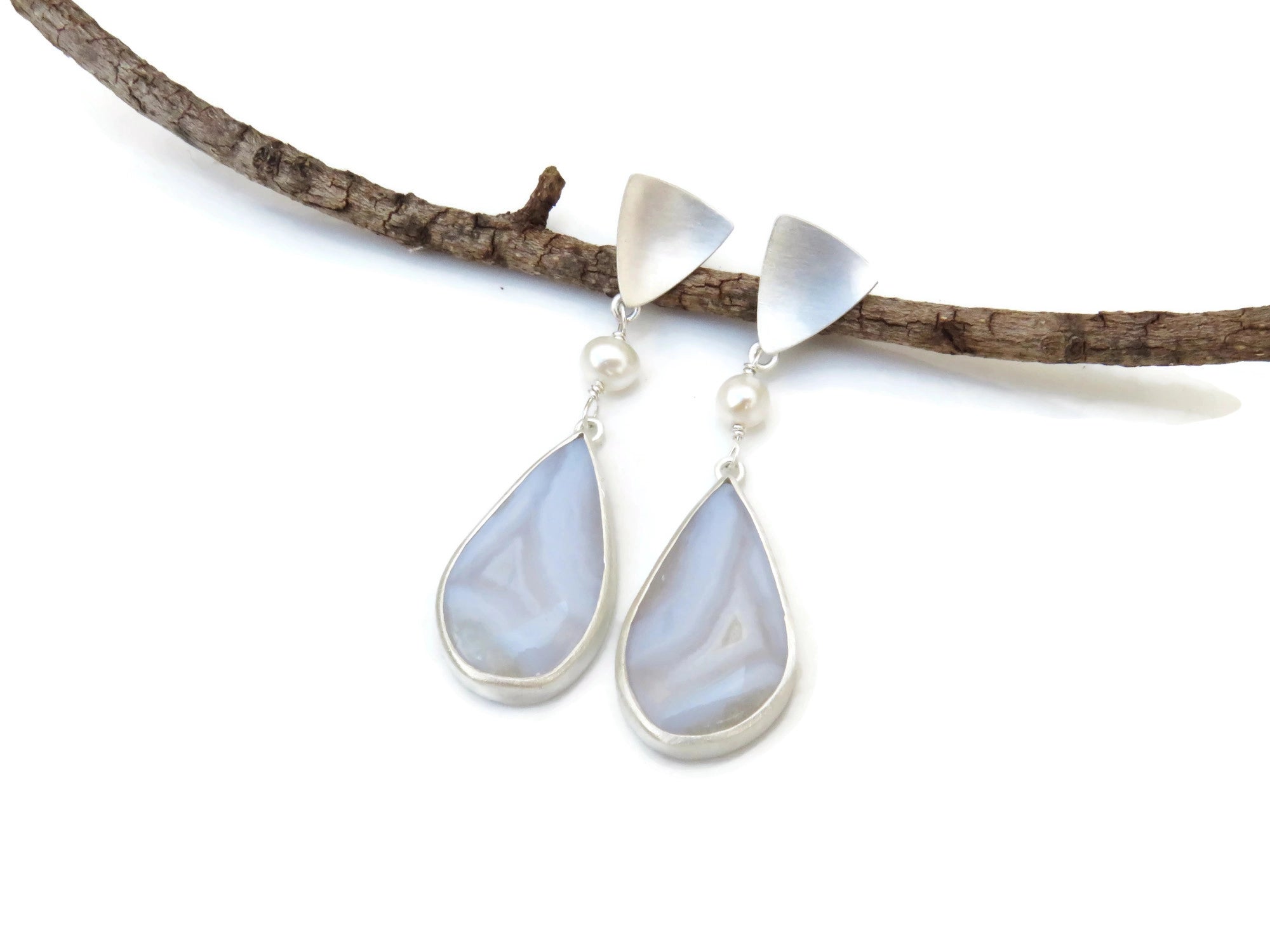 White Agate Earrings with Pearls in Silver | KimyaJoyas

