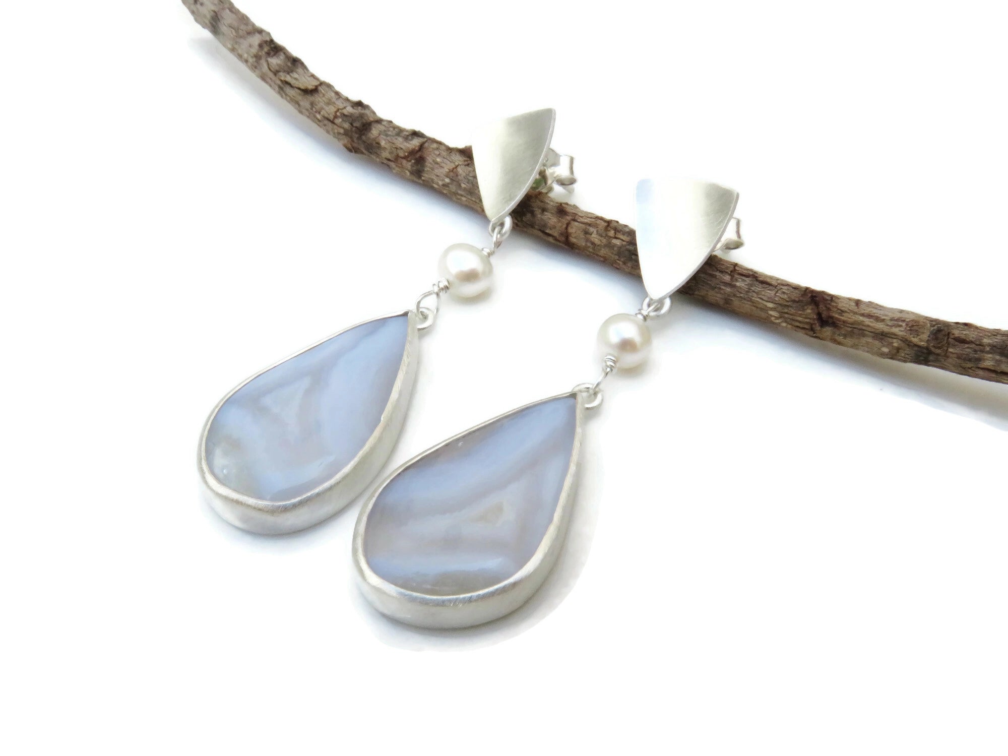 White Agate Earrings with Pearls in Silver | KimyaJoyas

