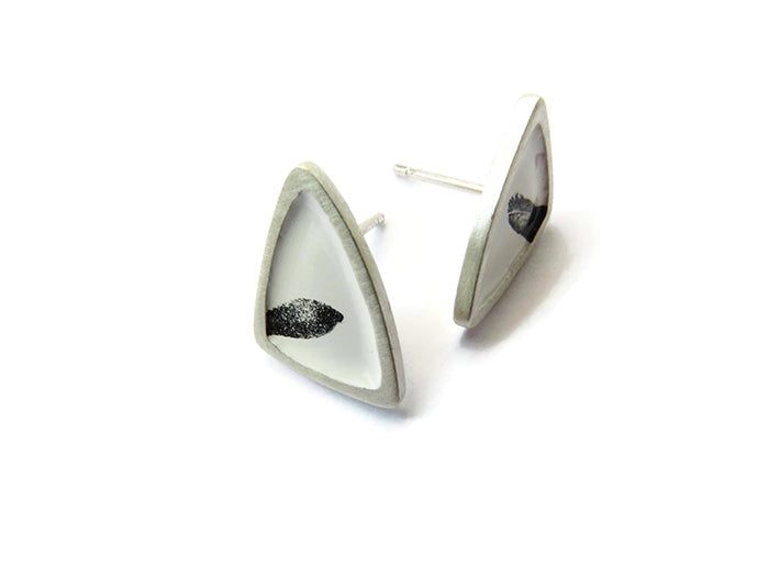 Enameled Stud Earrings in White and Black | KimyaJoyas