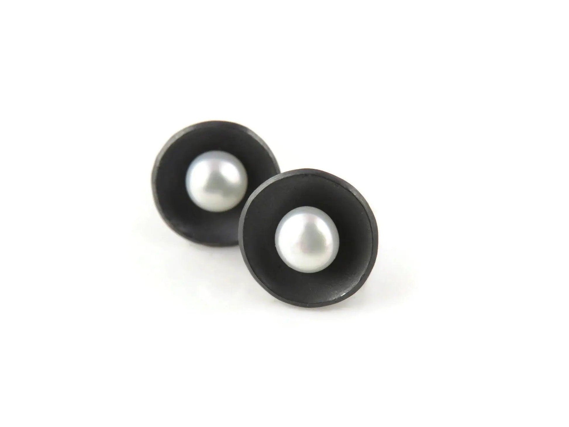 Oxidized Silver Pearl Stud Earrings - 101NIT KimyaJoyas
