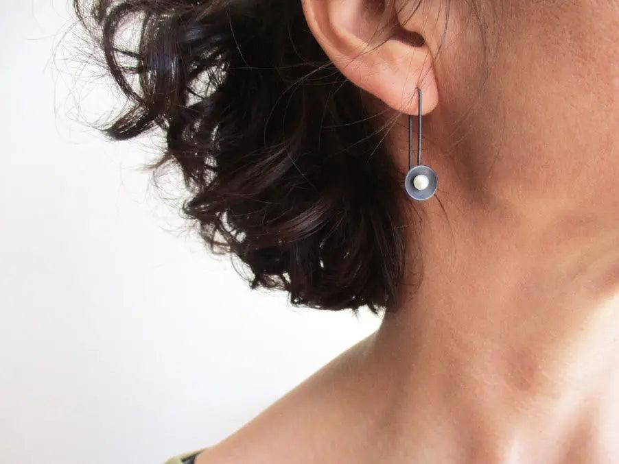 Pearl Oxidized Silver Earrings - Modern Pearl Jewelry | KimyaJoyas