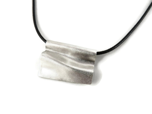 Pleated Sand Texture Silver Pendant - 402PLI KimyaJoyas